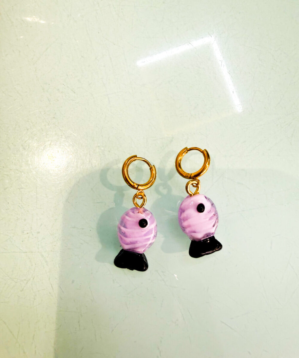 Pendientes pescados lila