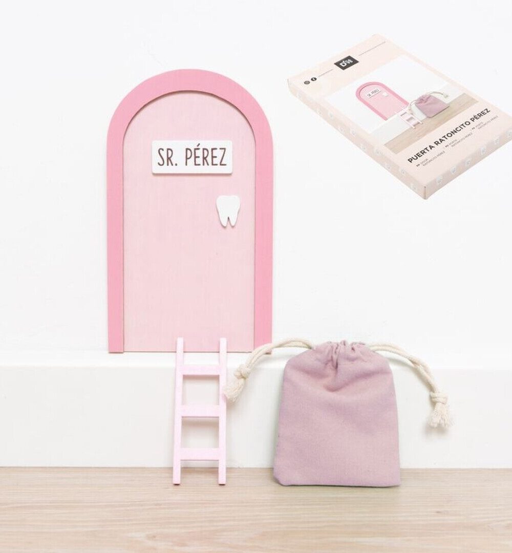 Alternative view of Puerta para ratoncito Pérez