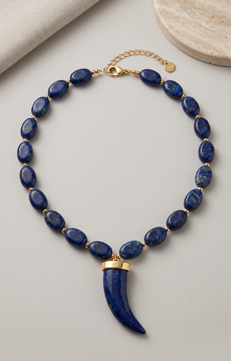 Alternative view of Collar cuerno