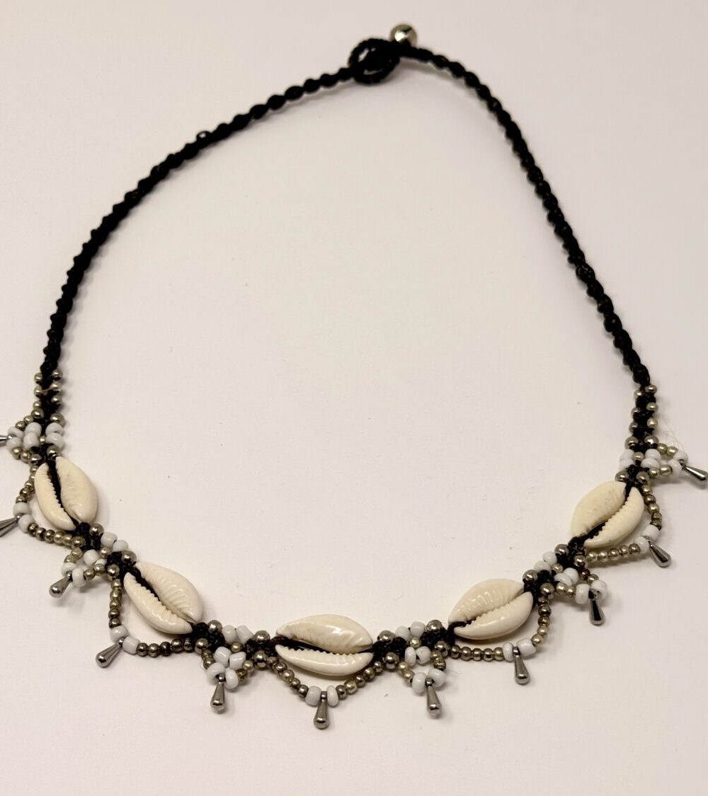 Collar caracolas blanco